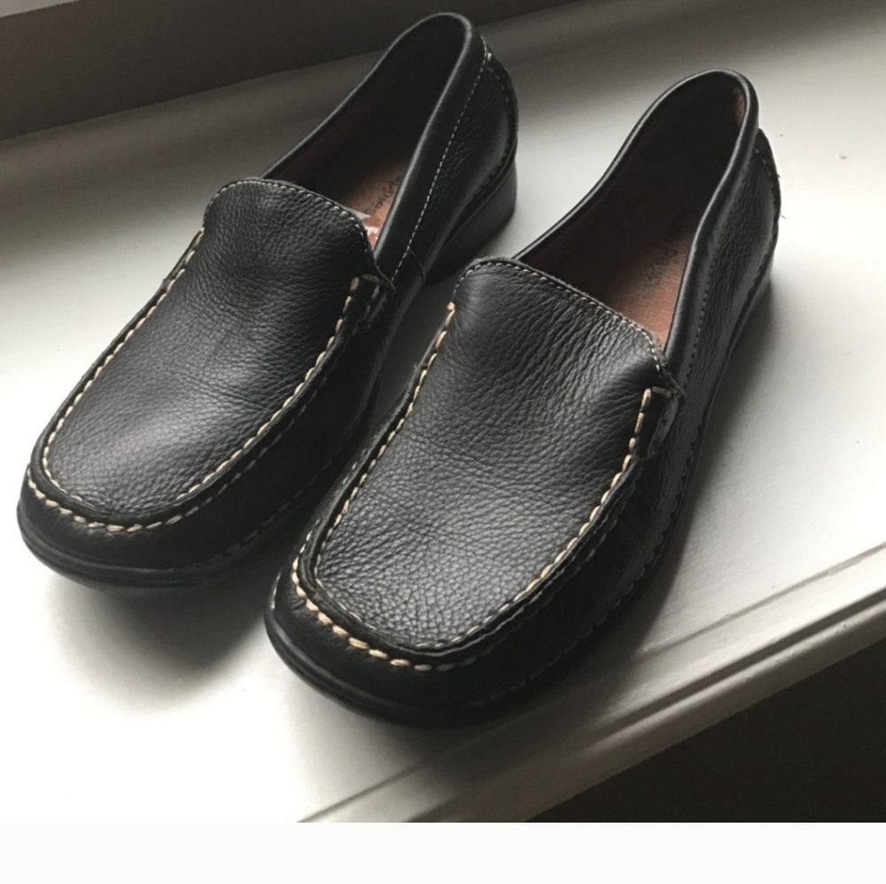 ISO Hush Puppies Loafers black